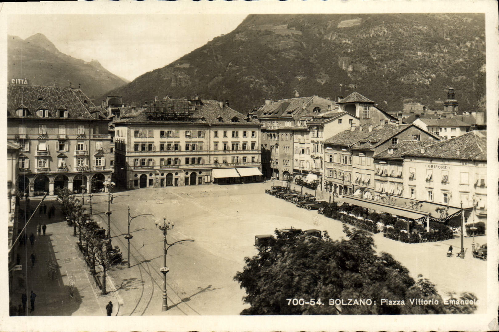 VINTAGE POSTCARD Bolzano Plazza Vittorio Emanuel