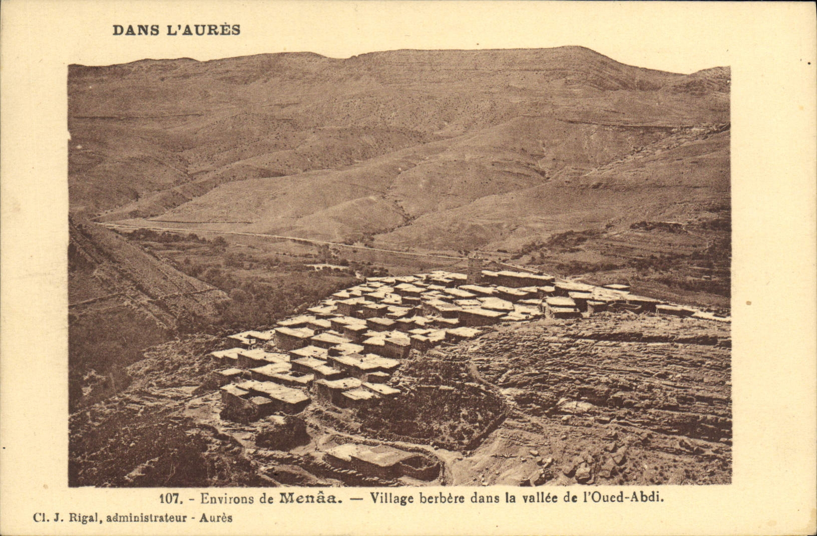 CPA Dans L'Aures Environs De Menaa Village Berbere Dans La Vallee De L'Oued Abdi