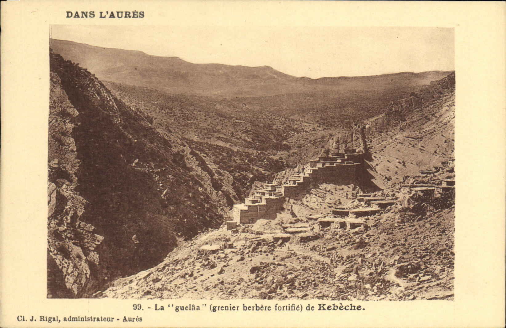 CPA Dans L'Aures La Guelaa Grenier berbere fortifie De Kebeche