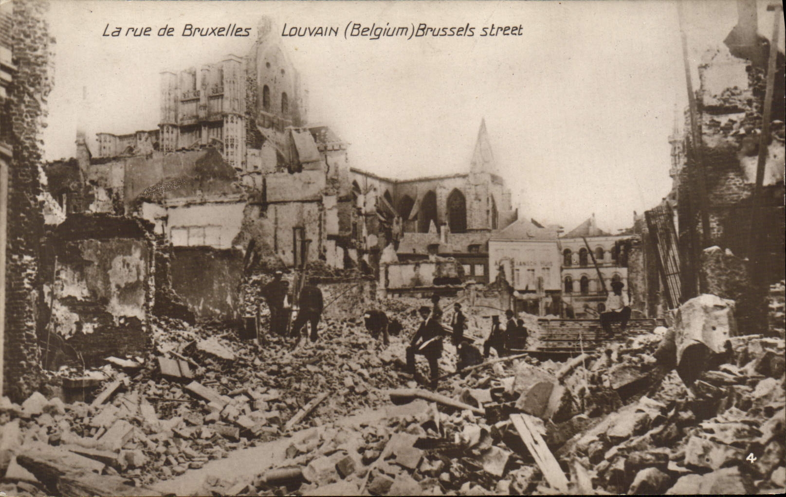 CPA La Rue De Bruxelles Louvain Militaria