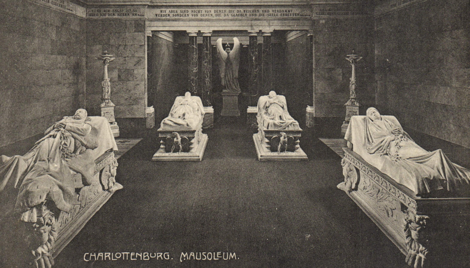 VINTAGE POSTCARD Charlottenburg Mausoleum