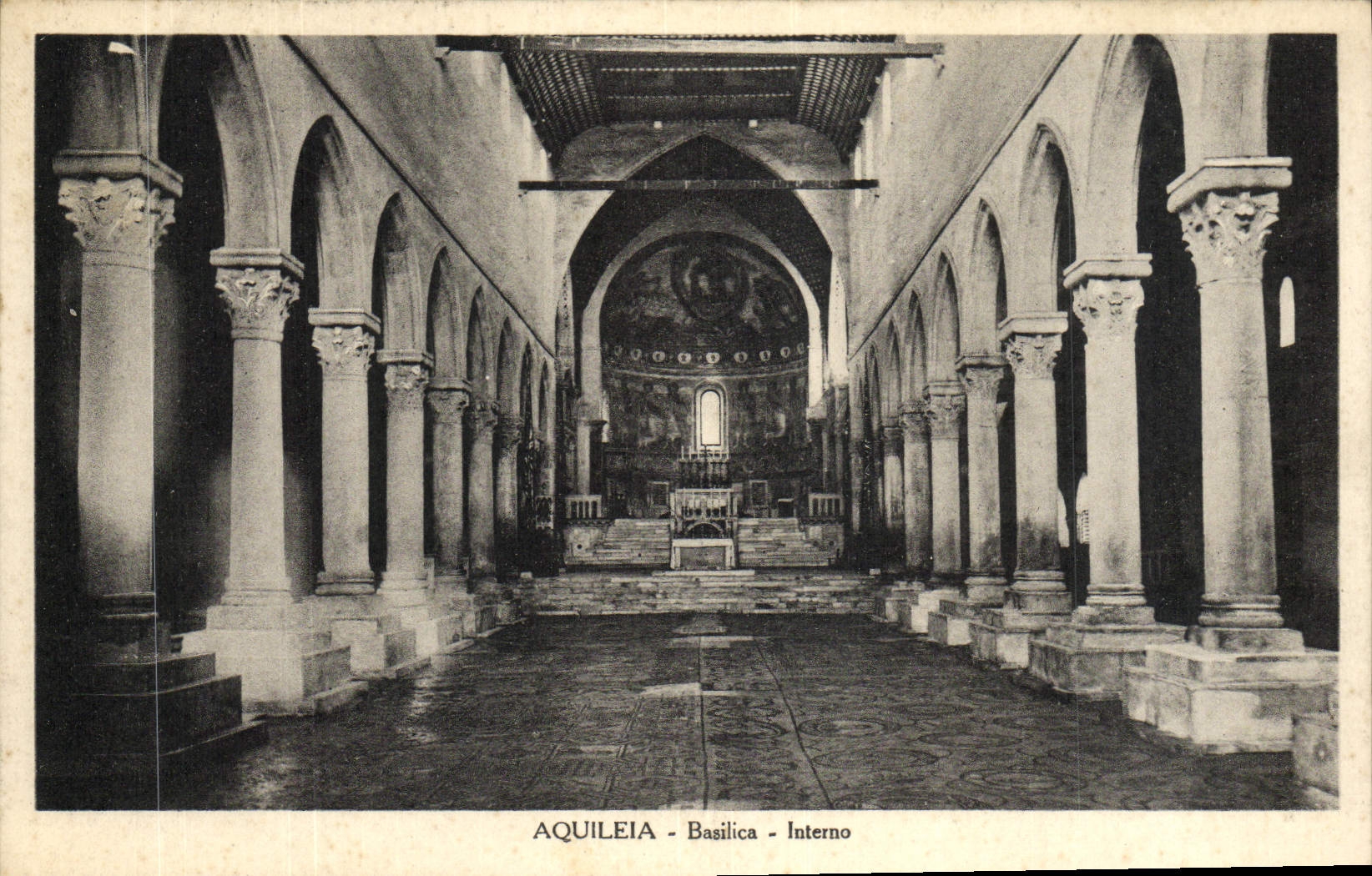 VINTAGE POSTCARD Aquileia Basilica Interno