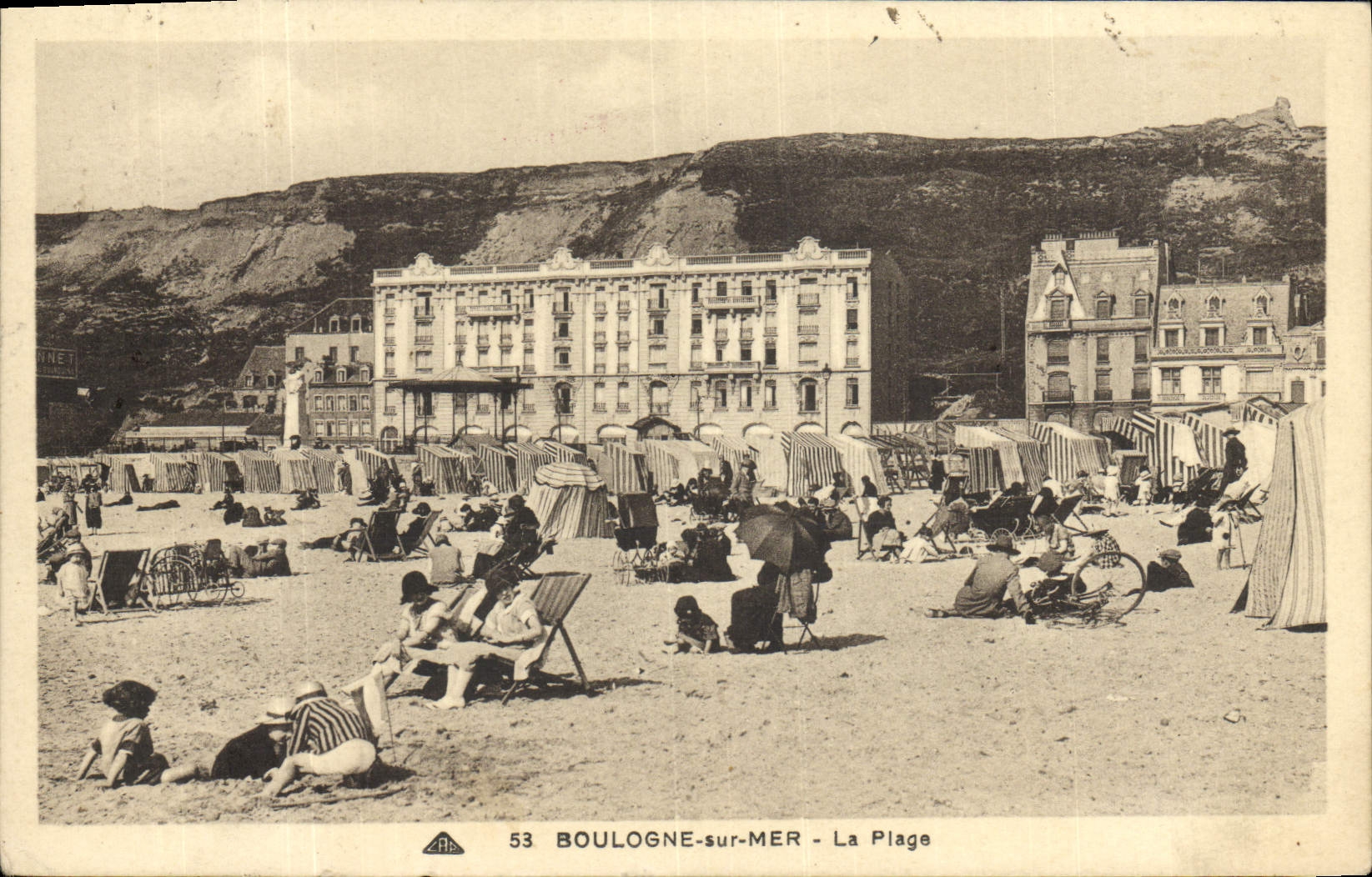 VINTAGE POSTCARD Boulogne On Sea the Beach
