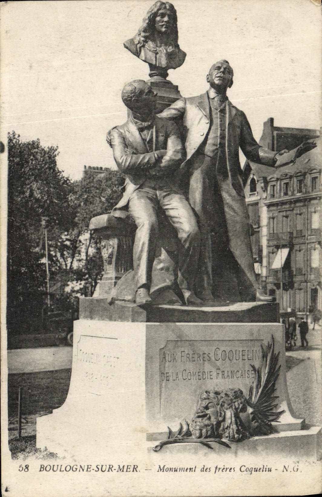 CPA Boulogne Sur Mer Monument Des Freres Coquelin Moliere