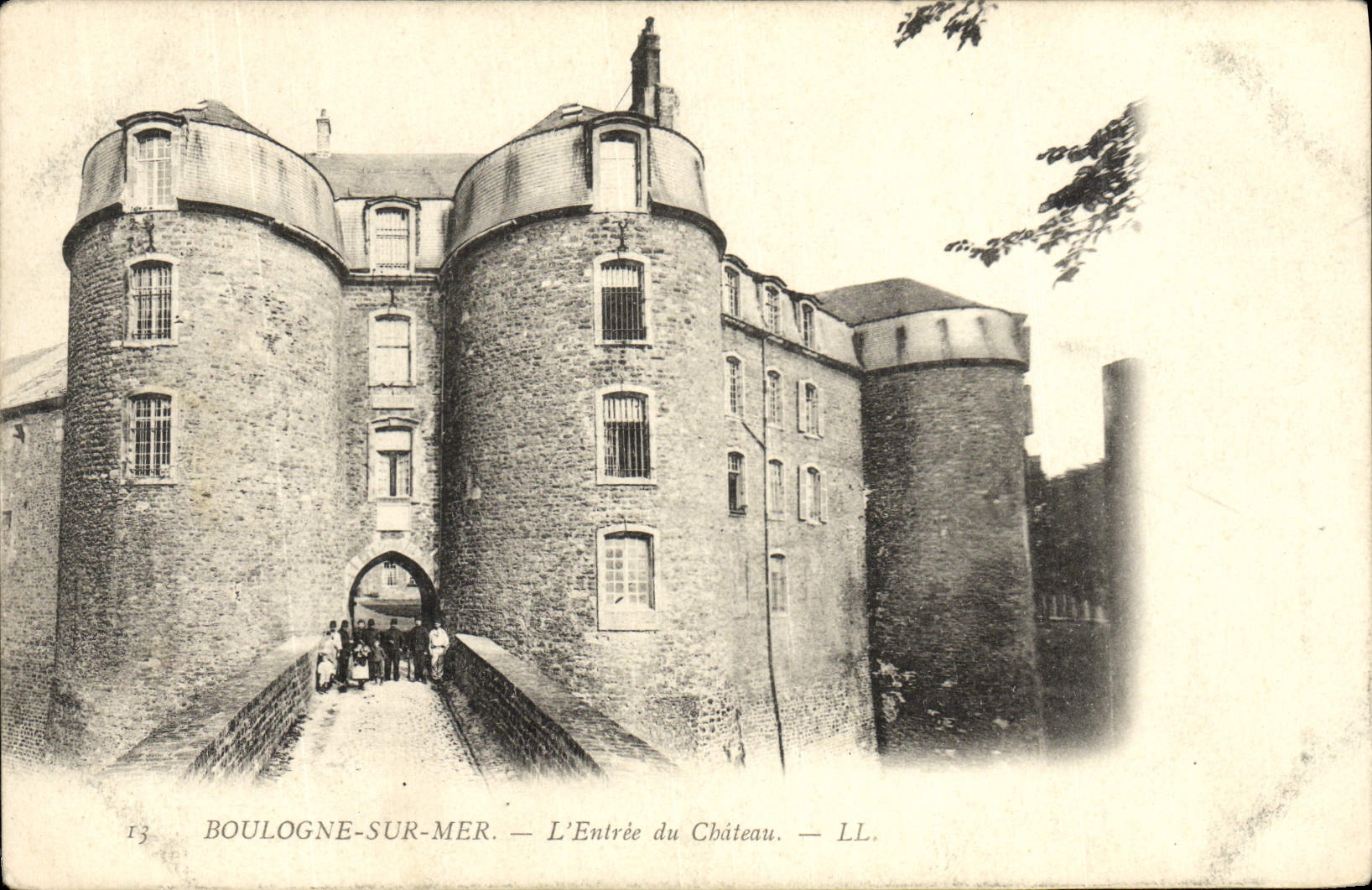 CPA Boulogne Sur Mer L'Entree Di Chateau