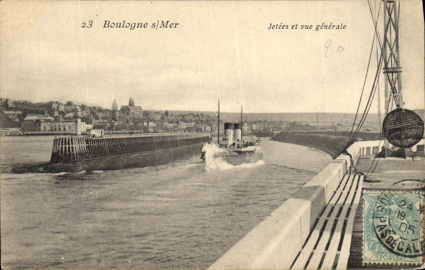 CPA Boulogne Sur Mer Jetees Et Vue Generale Bateau