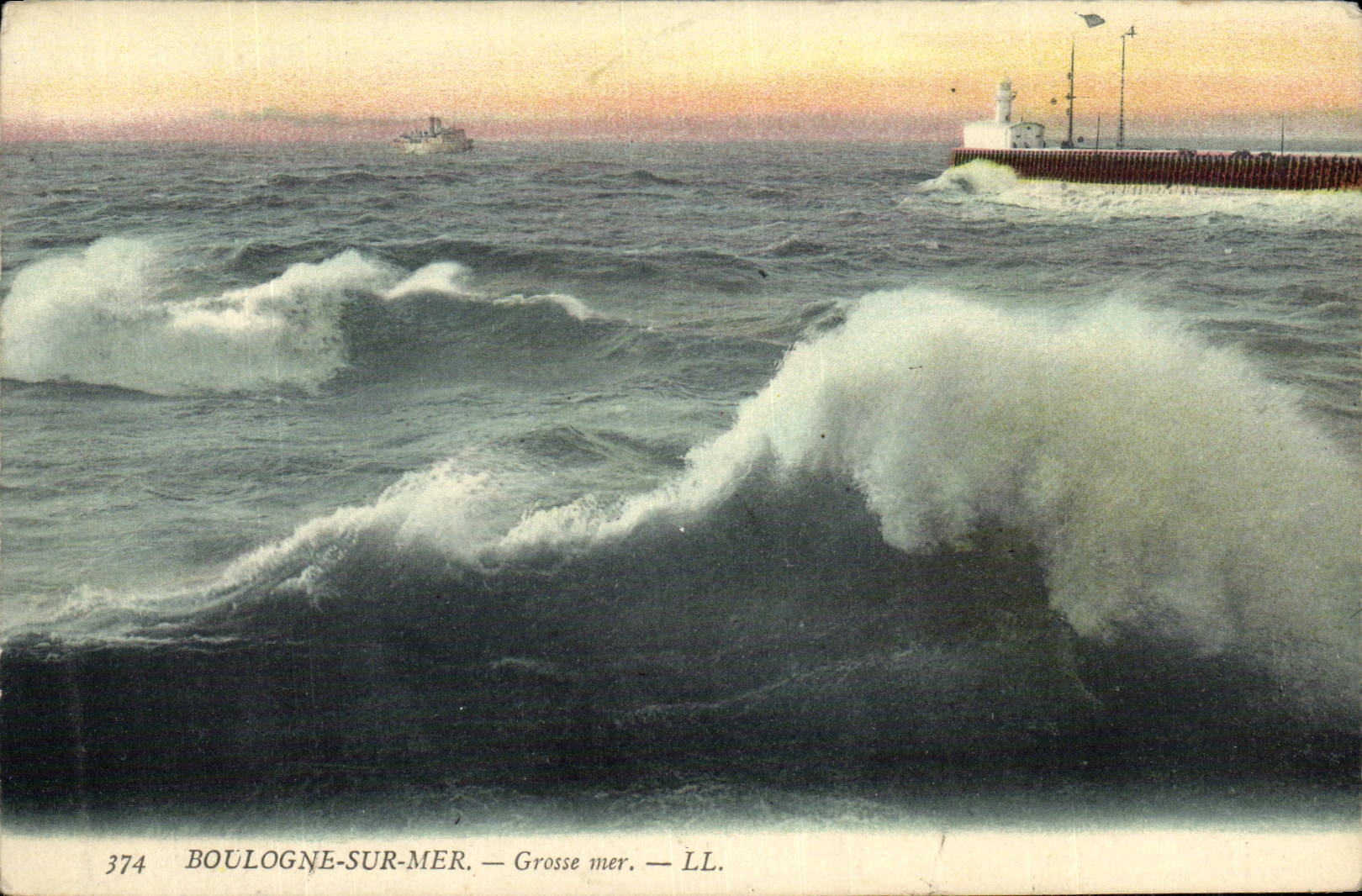 VINTAGE POSTCARD Boulogne On Sea Heavy sea