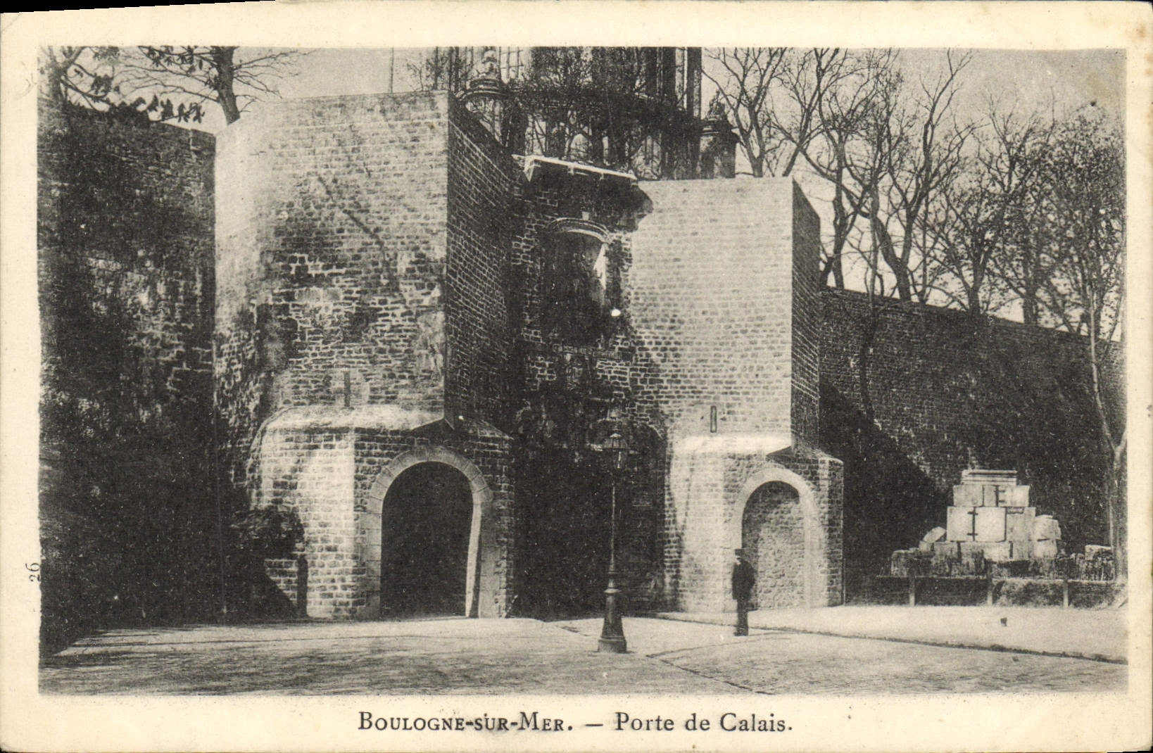 VINTAGE POSTCARD Boulogne On Mer Carries From Calais