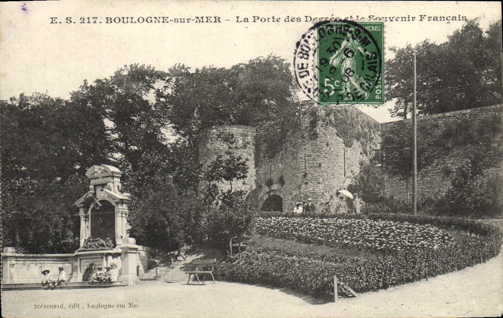 CPA Boulogne Sur Mer La Porte Des degres et le souvenir francais