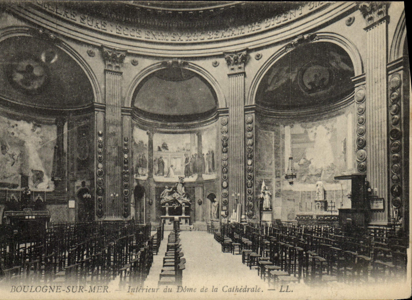 VINTAGE POSTCARD Boulogne On Inland sea Of the Dome Of the Cathedral
