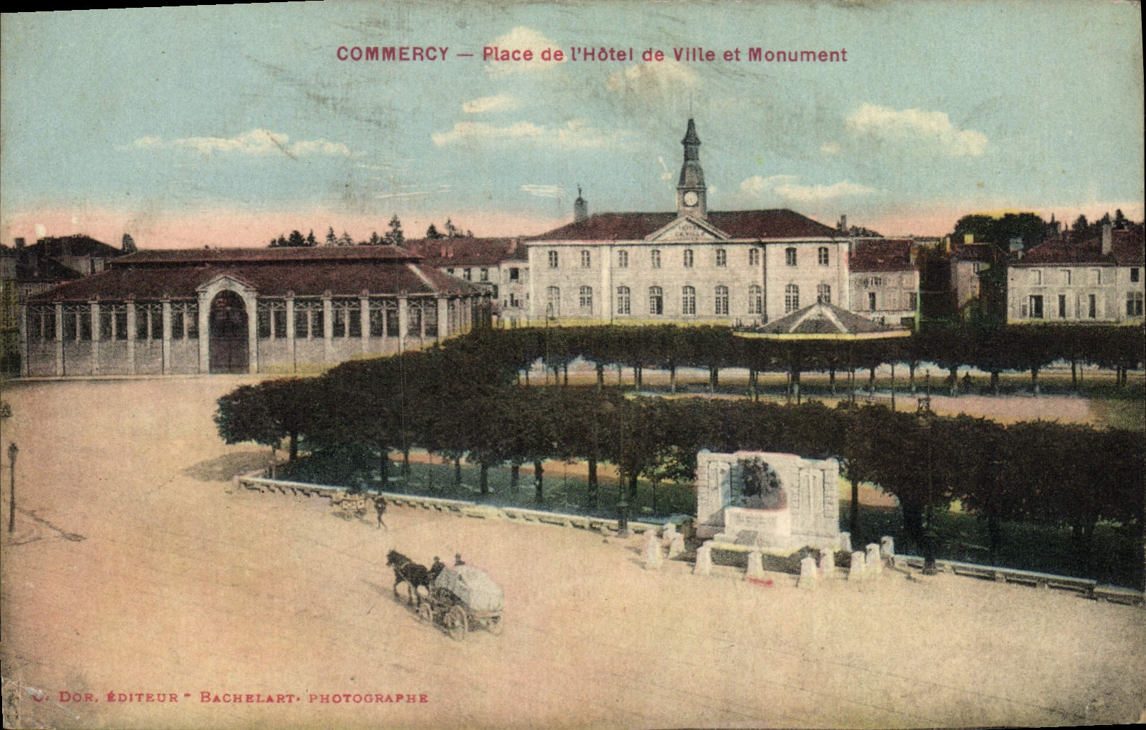CPA Commercy Place De l'Hotel De Ville Et Monument