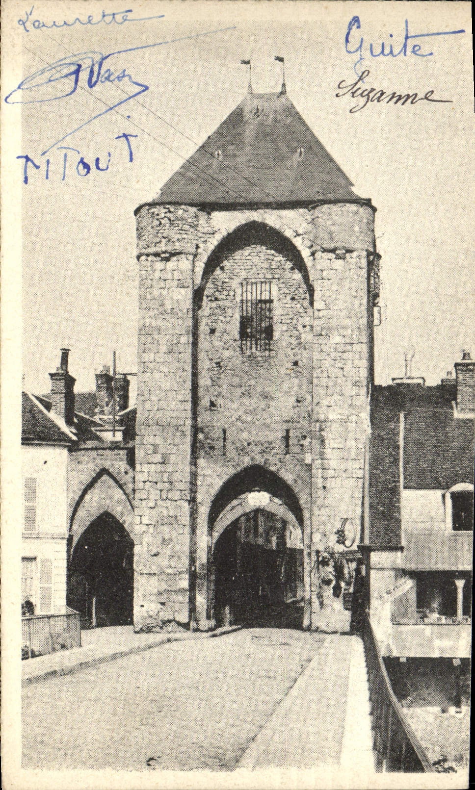 VINTAGE POSTCARD Moret Carries De Samois