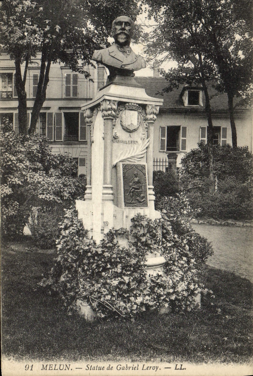 VINTAGE POSTCARD Melun Rules De Gabriel Leroy