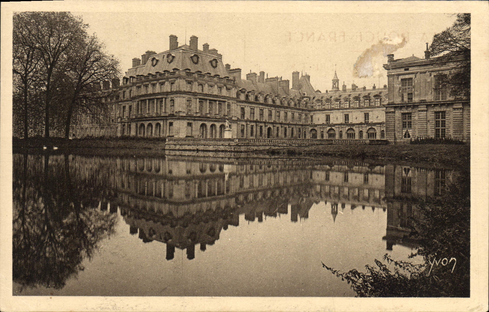 CPA Fontainebleau Palais Vue d'ensemble 