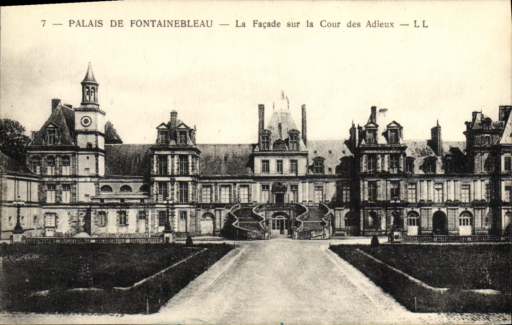 VINTAGE POSTCARD Fontainebleau the Frontage on the Court of the Good-byes