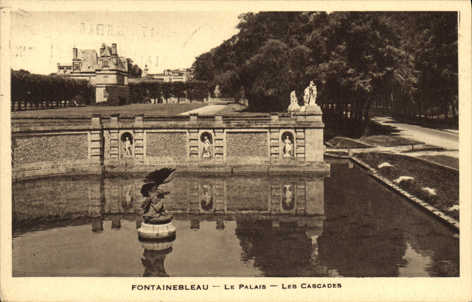 VINTAGE POSTCARD Fontainebleau the Palate Cascades