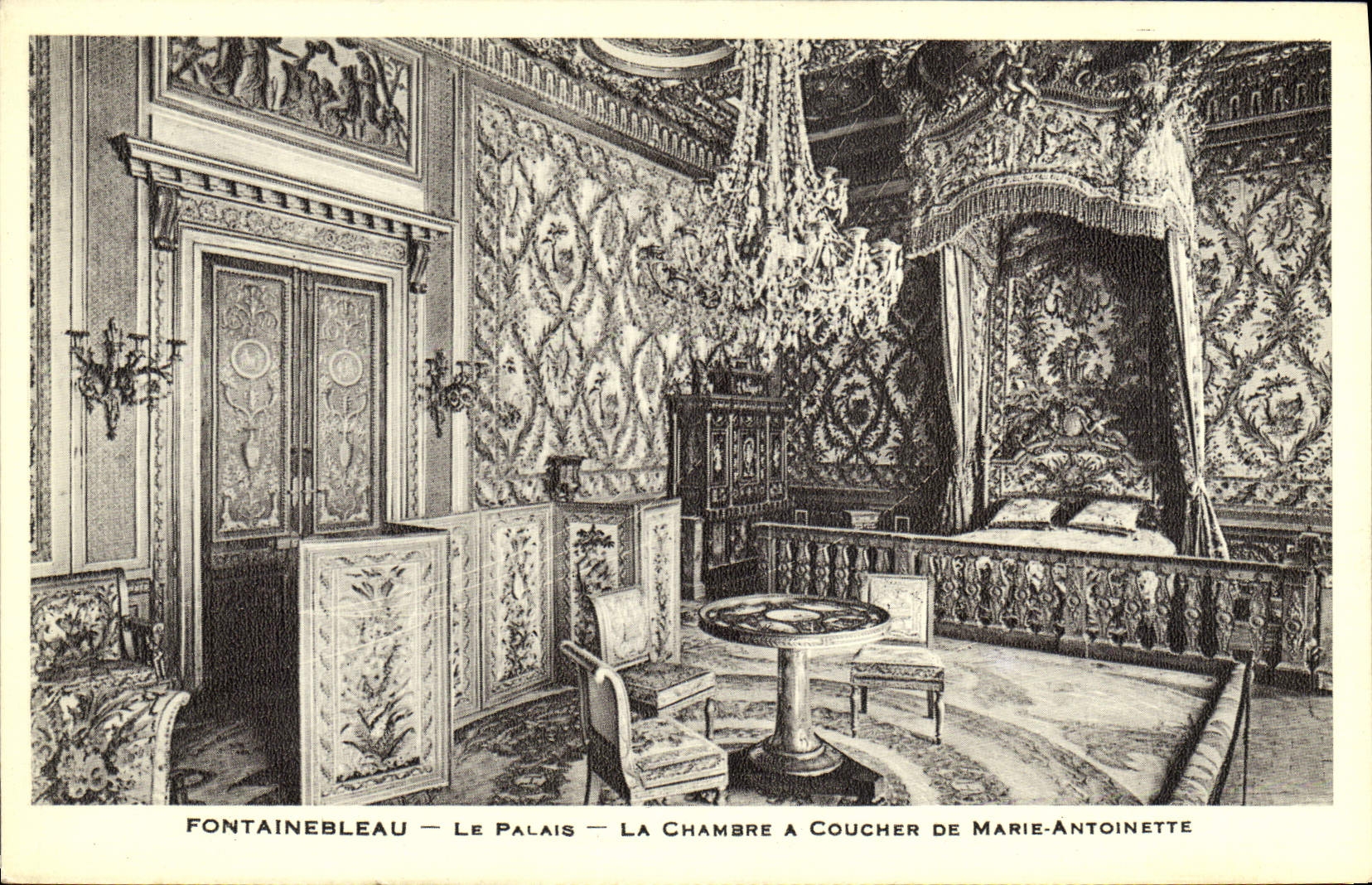 VINTAGE POSTCARD Fontainebleau the Palate the Room To be slept Of Marie Antoinette