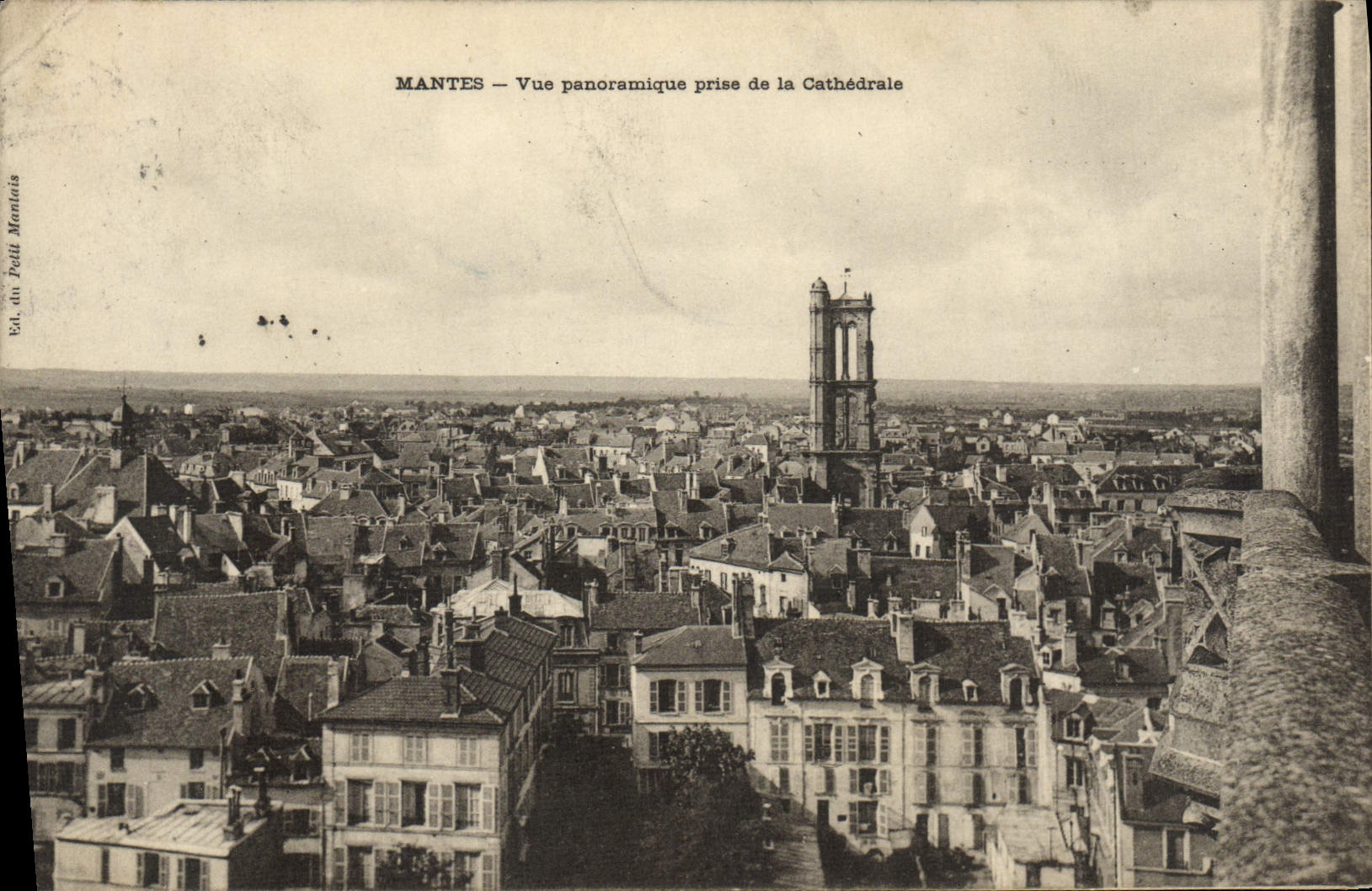 CPA Mantes Vue Panoramique Prise de la Cathedrale
