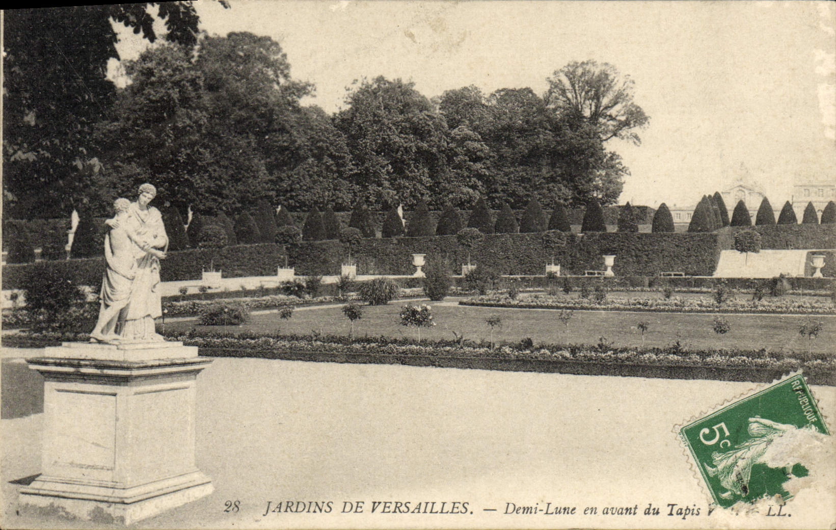 CPA Versailles Jardins De Dami Lune en avant du tapis vert