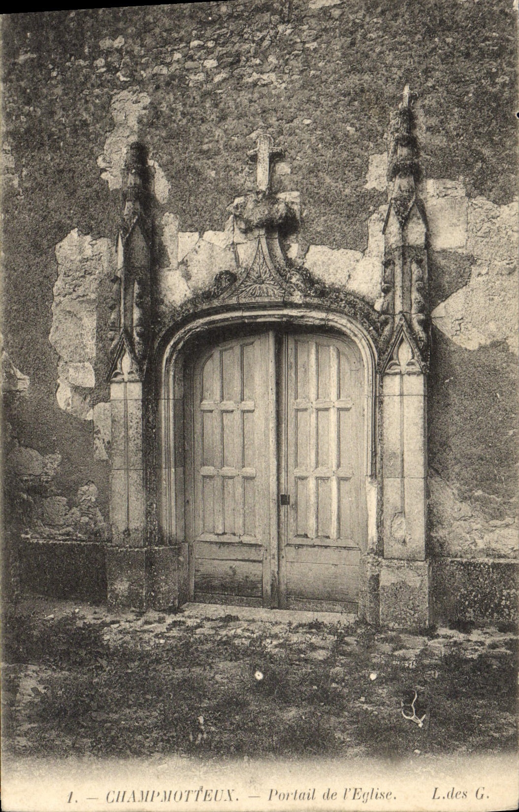 CPA Champmoteux Portail de L'Eglise