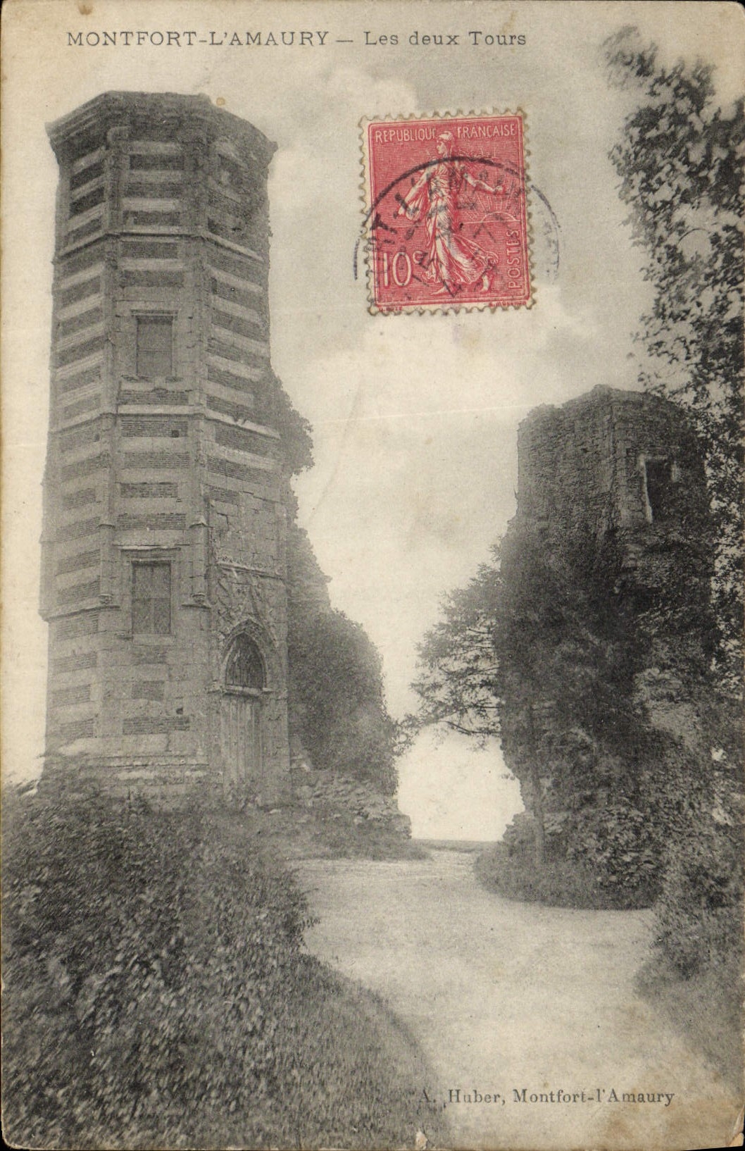 CPA Montfort L'Amaury Les Deux Tours