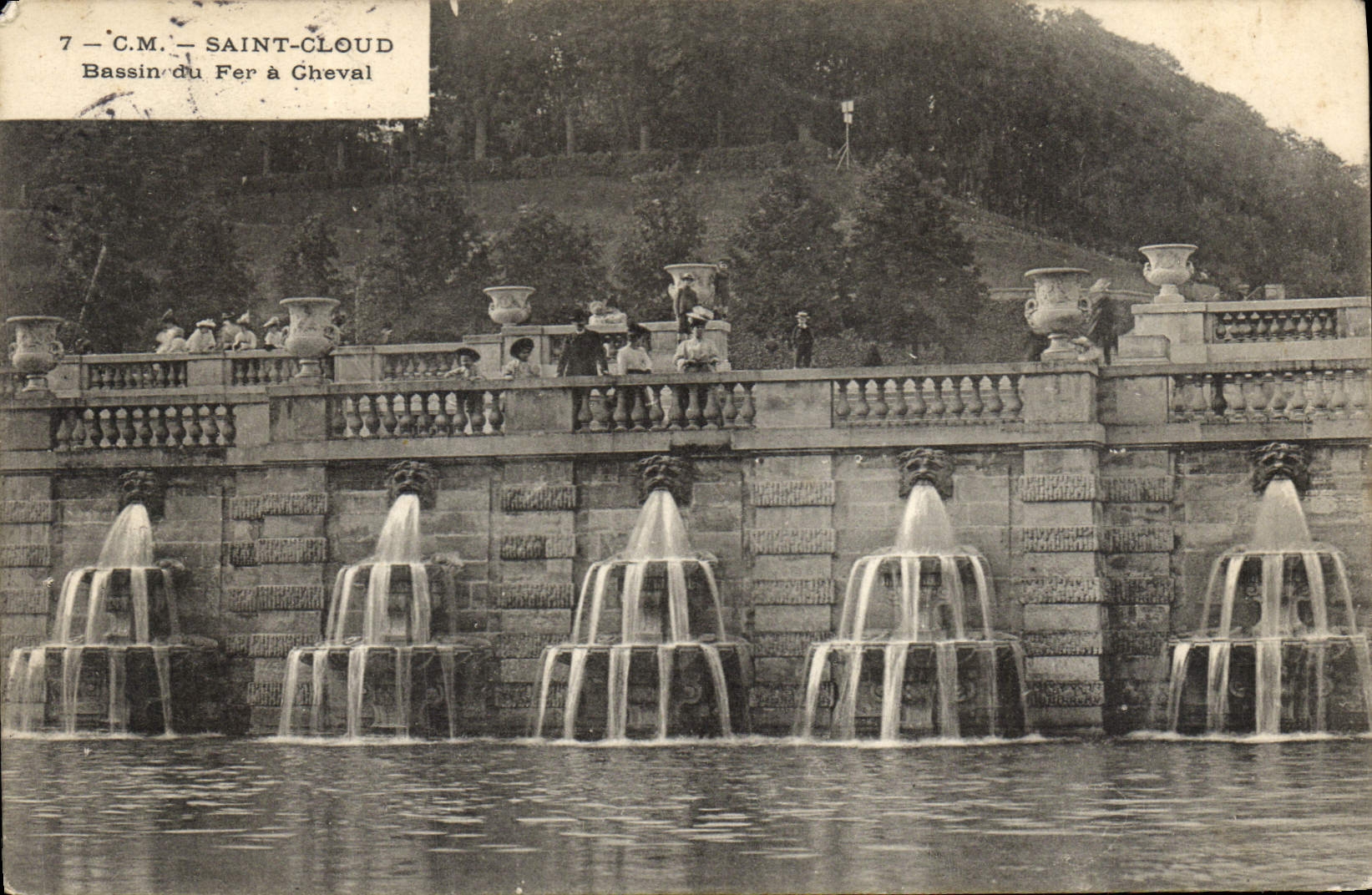 VINTAGE POSTCARD Saint Cloud Bassin Of the Horseshoe
