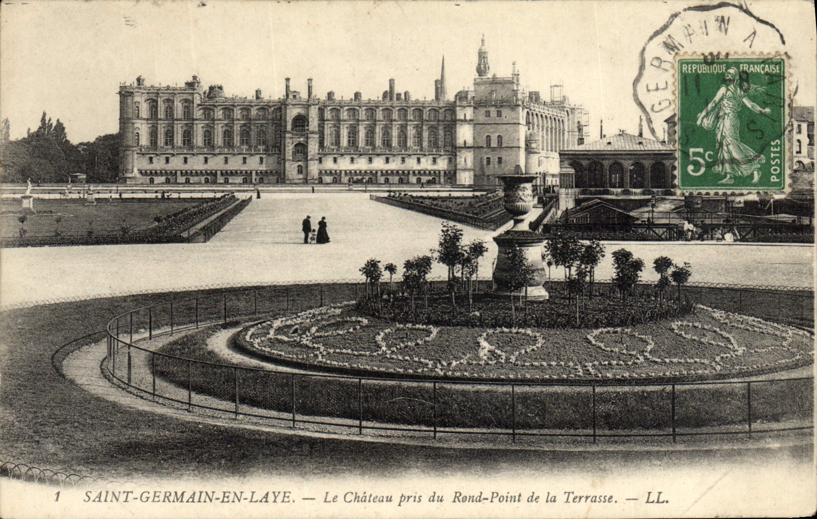 CPA Saint Germain En Laye Le Chateau Pris du Rond Point de la Terrasse