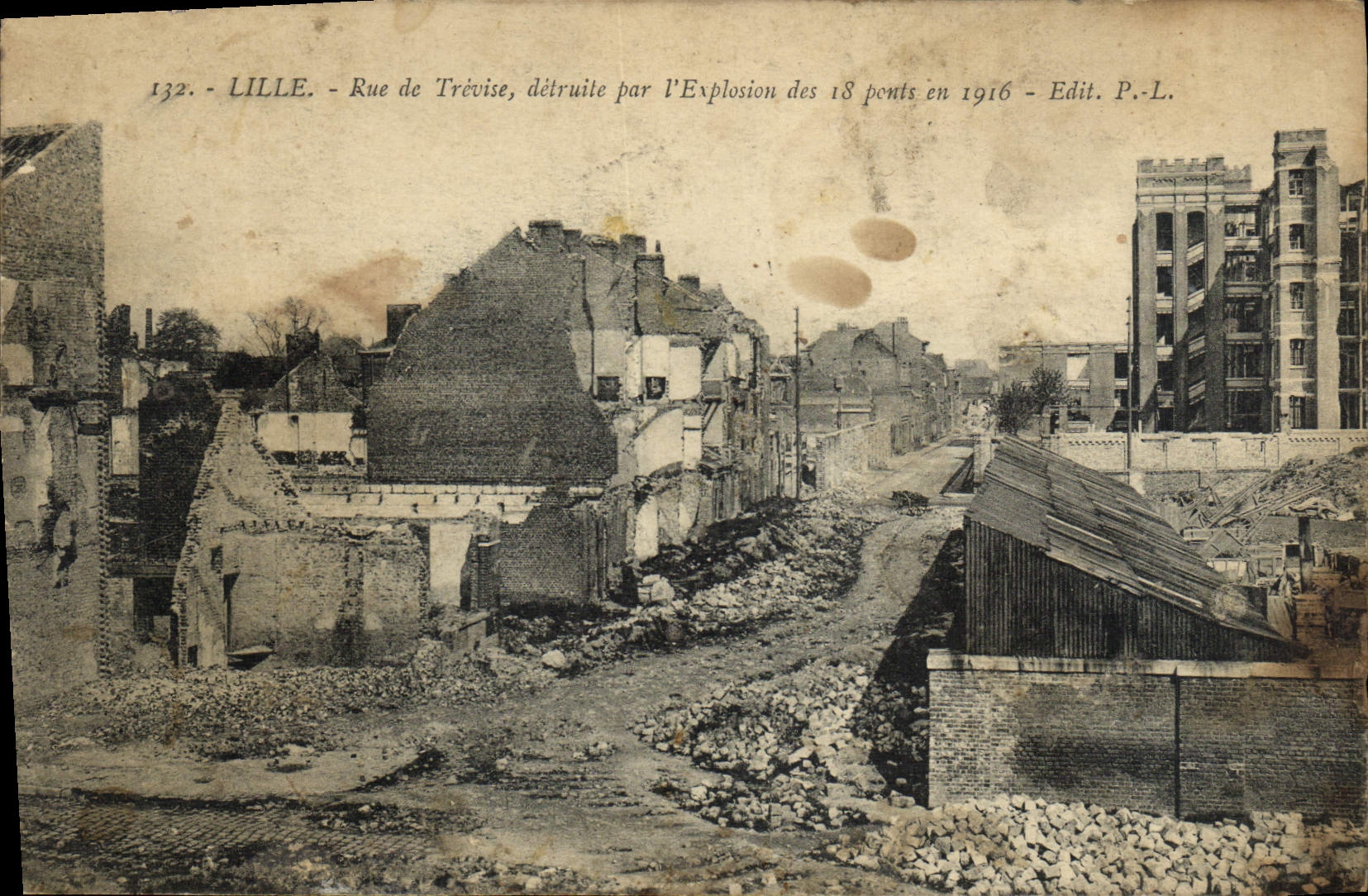 VINTAGE POSTCARD Douai Street of Trevise destroyed By the Explosion of the 18 bridges in 1916 militaria