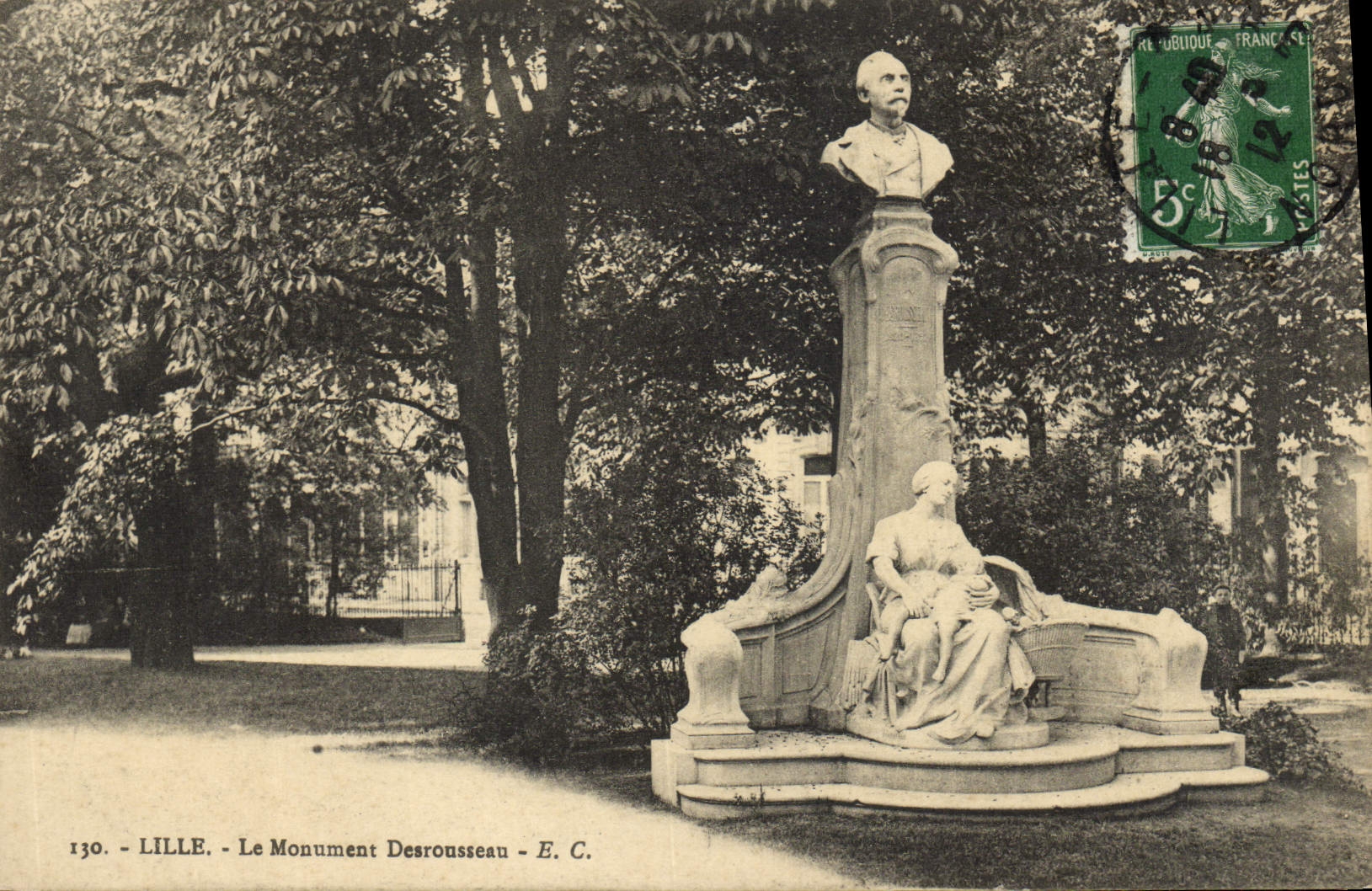 VINTAGE POSTCARD Douai the Desrousseau Monument