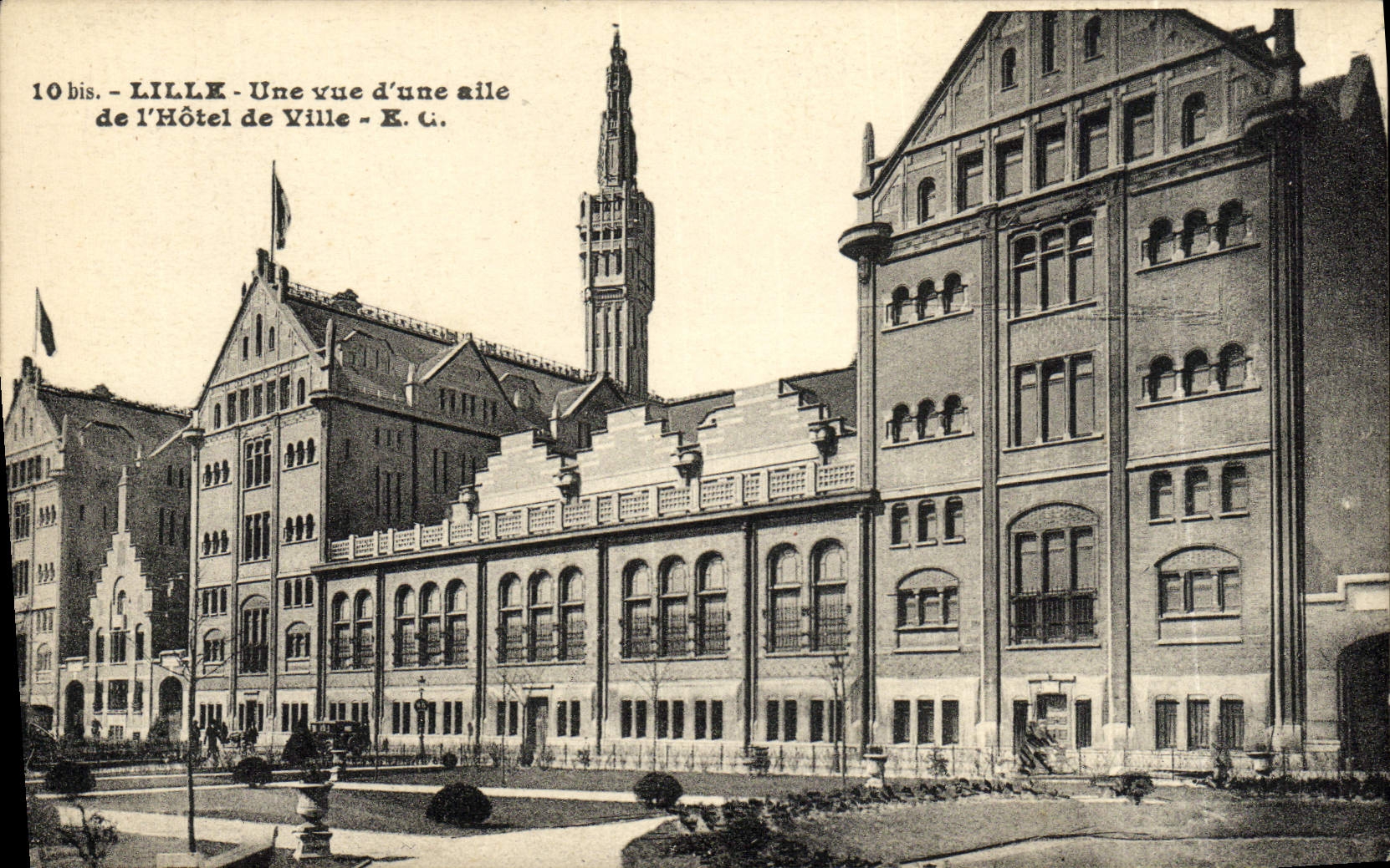 VINTAGE POSTCARD Lille a sight of a wing of the Town hall