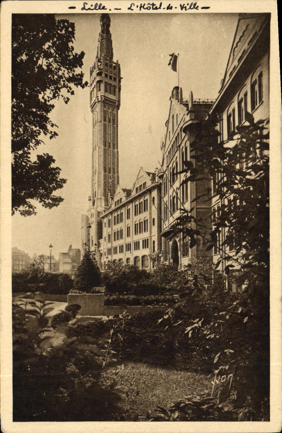 VINTAGE POSTCARD Lille the Town hall