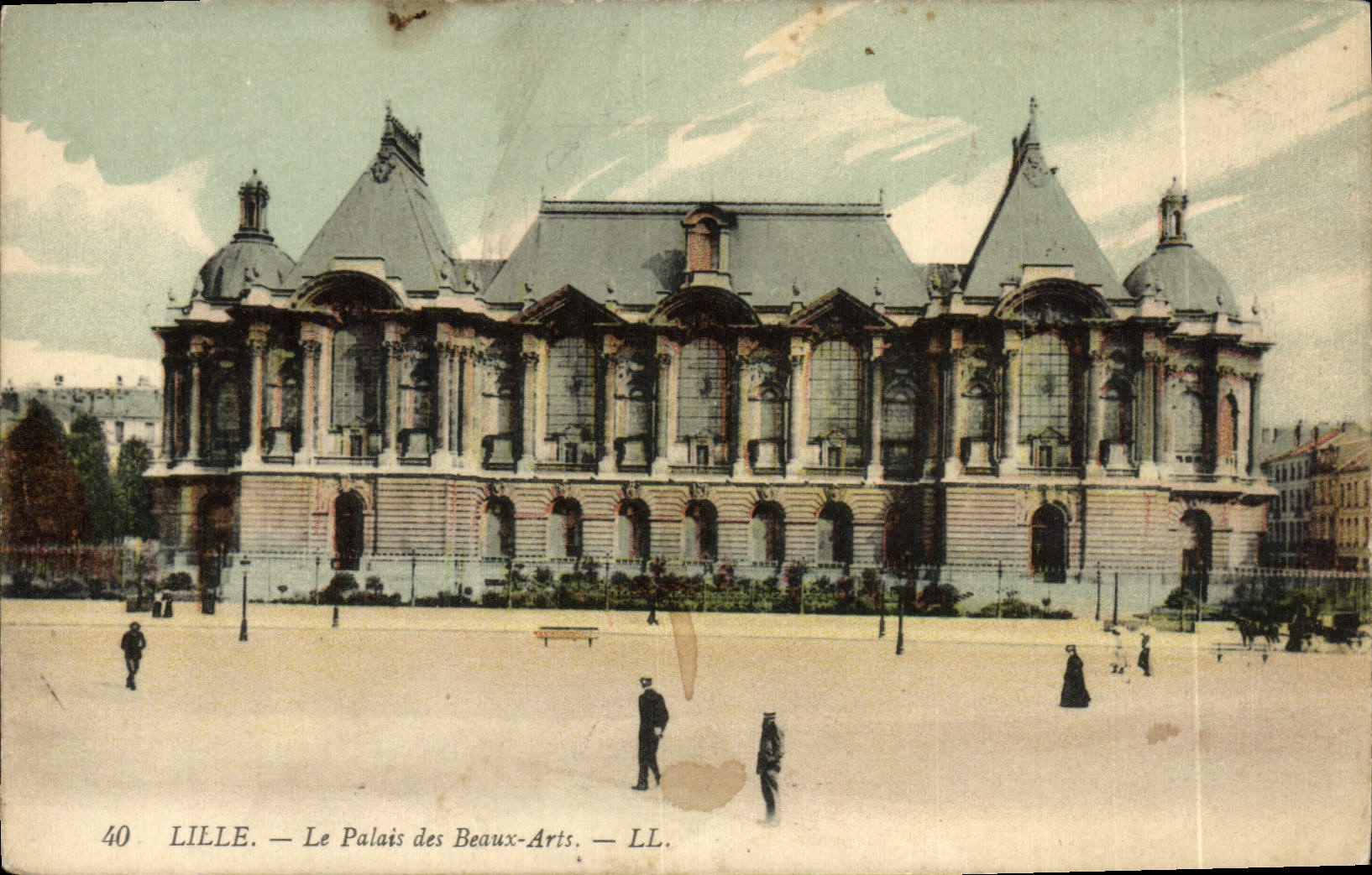 VINTAGE POSTCARD Lille the Palate of Baaux Arts