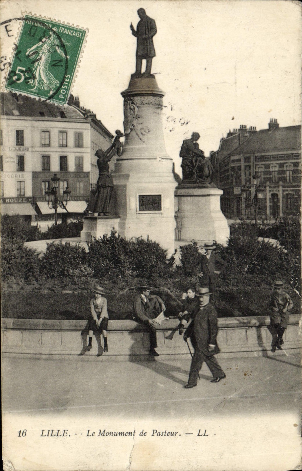 VINTAGE POSTCARD Lille the Monument of Pasteur