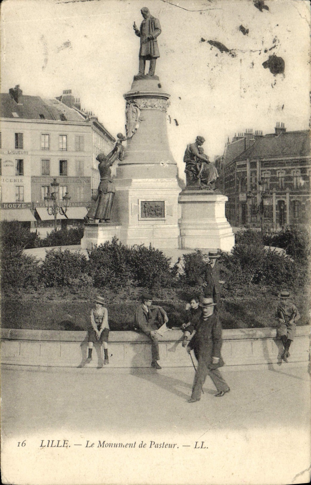 VINTAGE POSTCARD Lille the Monument of Pasleur