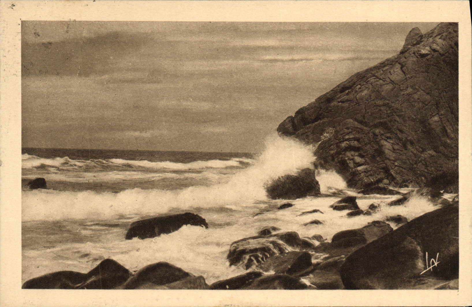 VINTAGE POSTCARD Almost it of Quiberon Rocks and point of Bara port