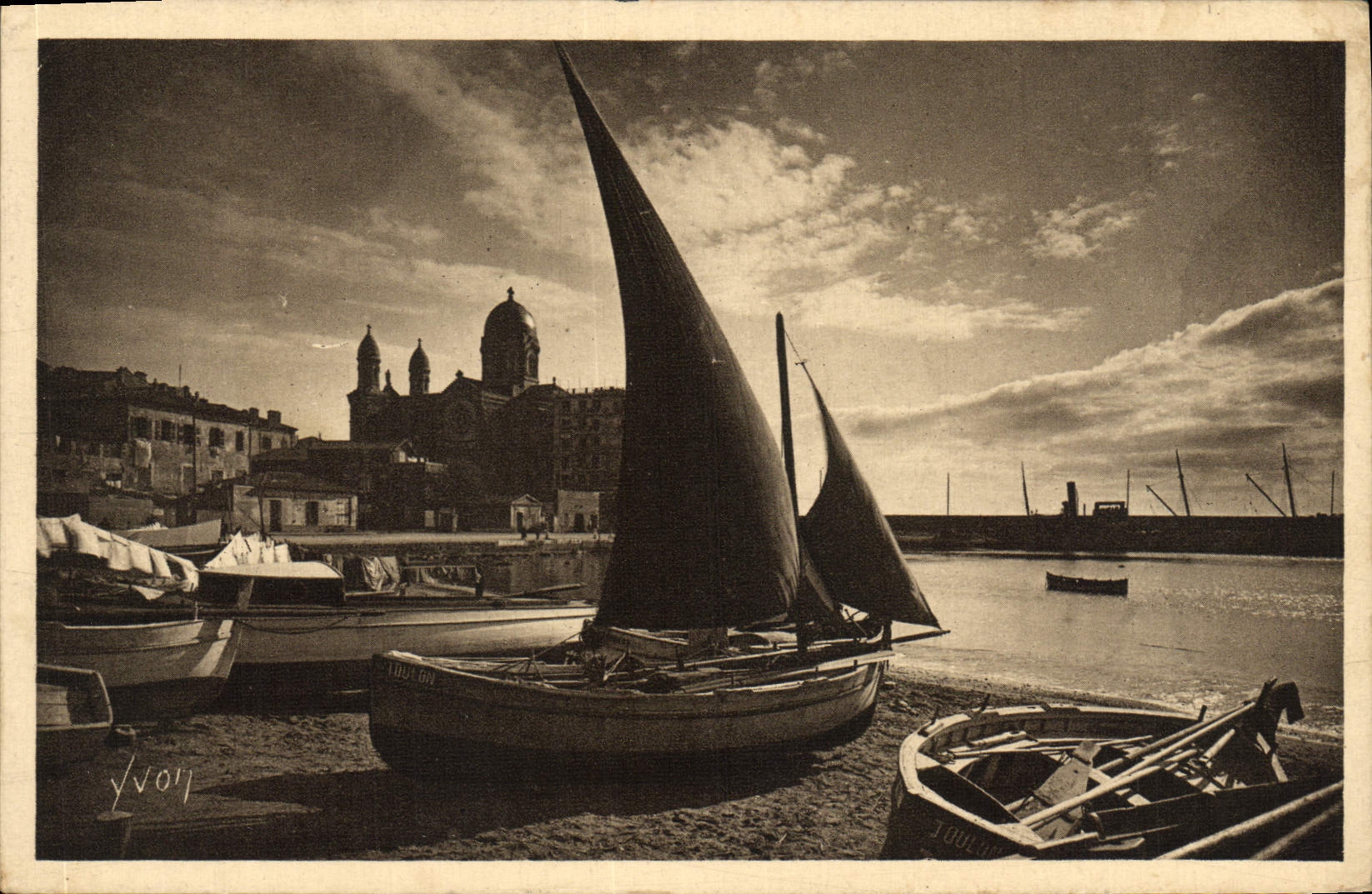 CPA Saint Raphael Le port et Notre Dame de la Victoire Bateaux