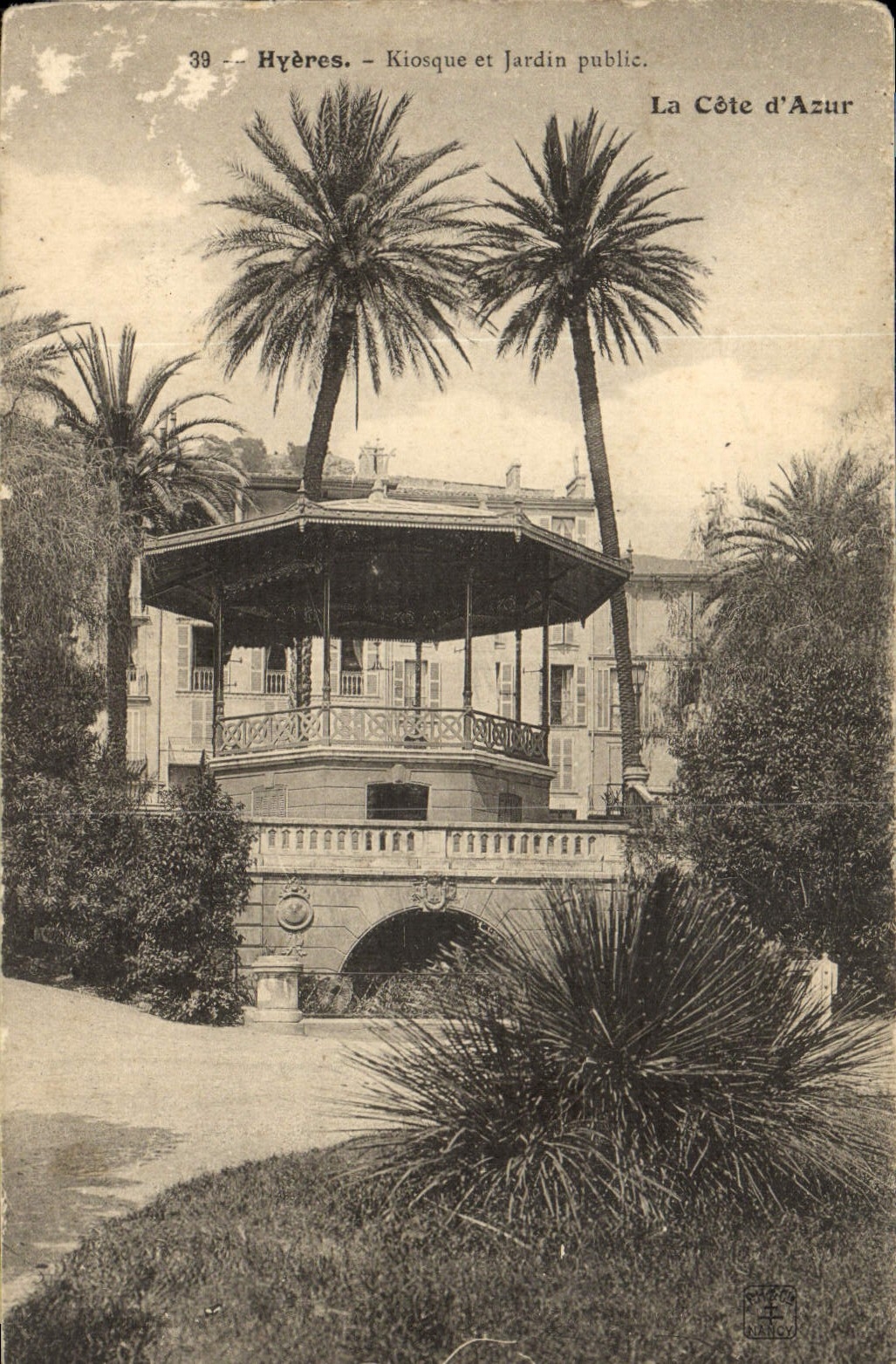 Quiosco de Hyeres de la POSTAL de la VENDIMIA y jardín público