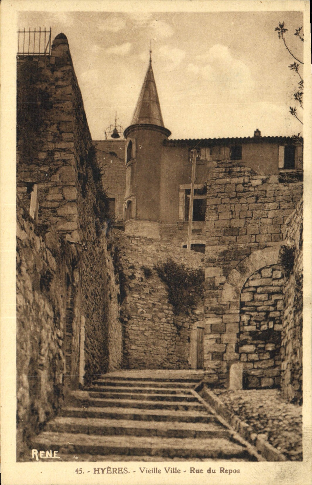 Ciudad vieja de la calle de Hyeres de la POSTAL de la VENDIMIA del resto