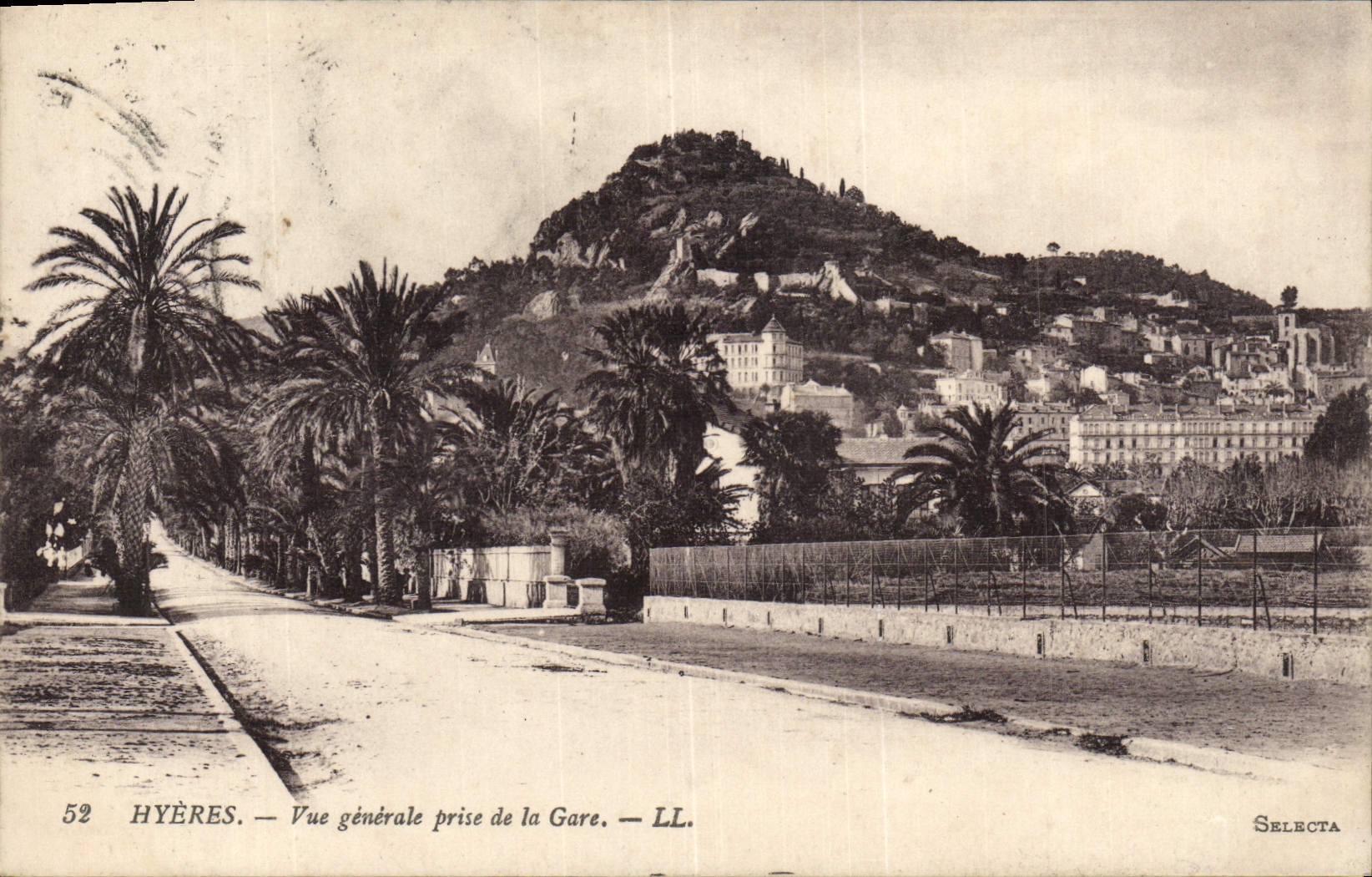 Opinión de Hyeres de la POSTAL de la VENDIMIA tomada de la estación