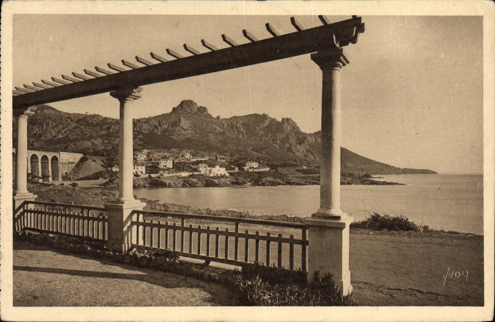 VINTAGE POSTCARD Agay the Russet-red Cape