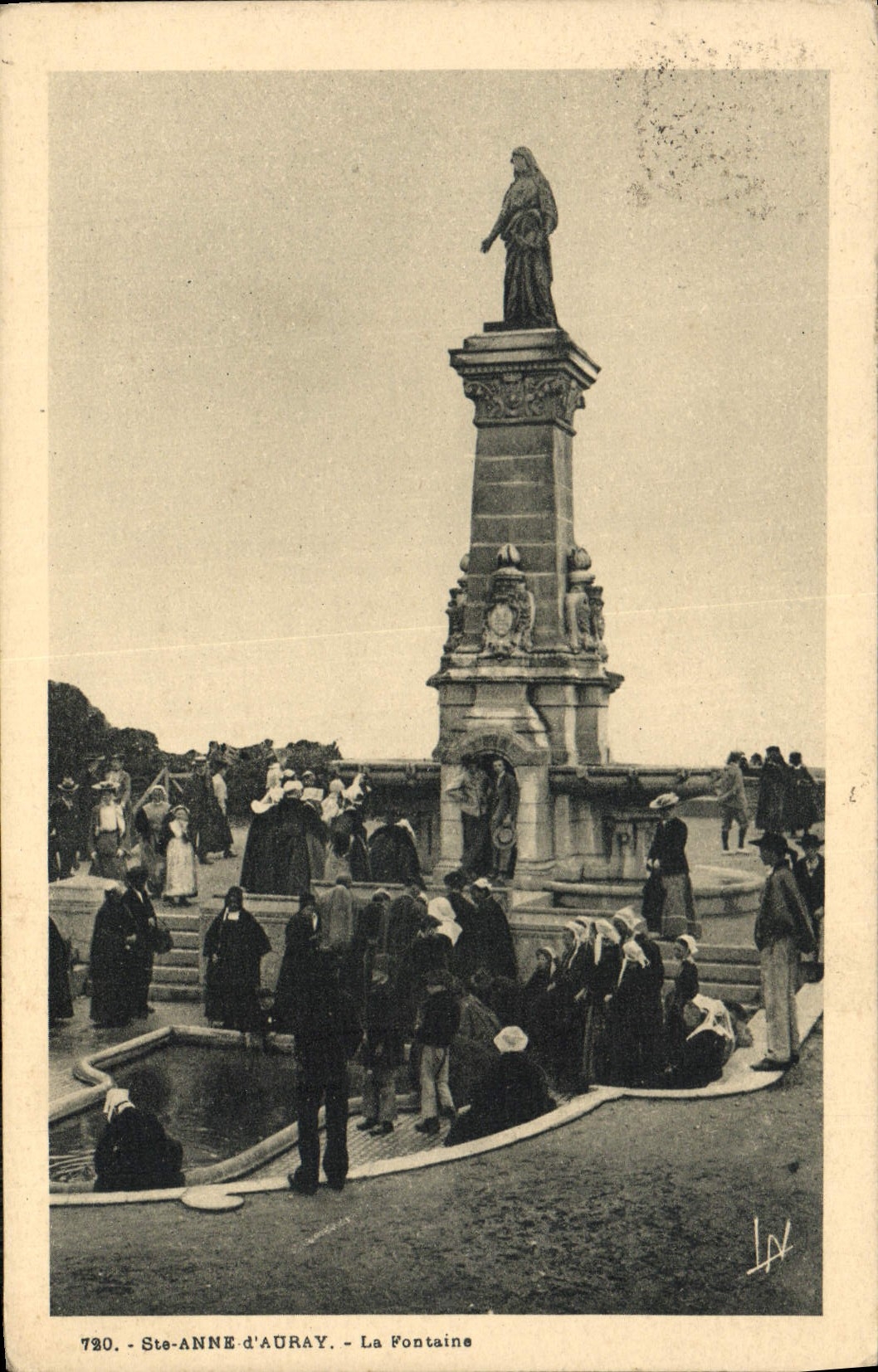VINTAGE POSTCARD co. Anne d' Auray the Fountain folklore