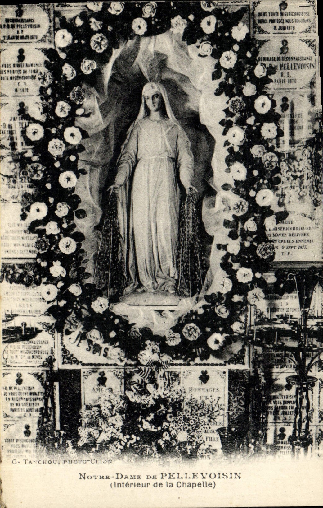 CPA Notre Dame De Pellevoisin Interieur de la chapelle