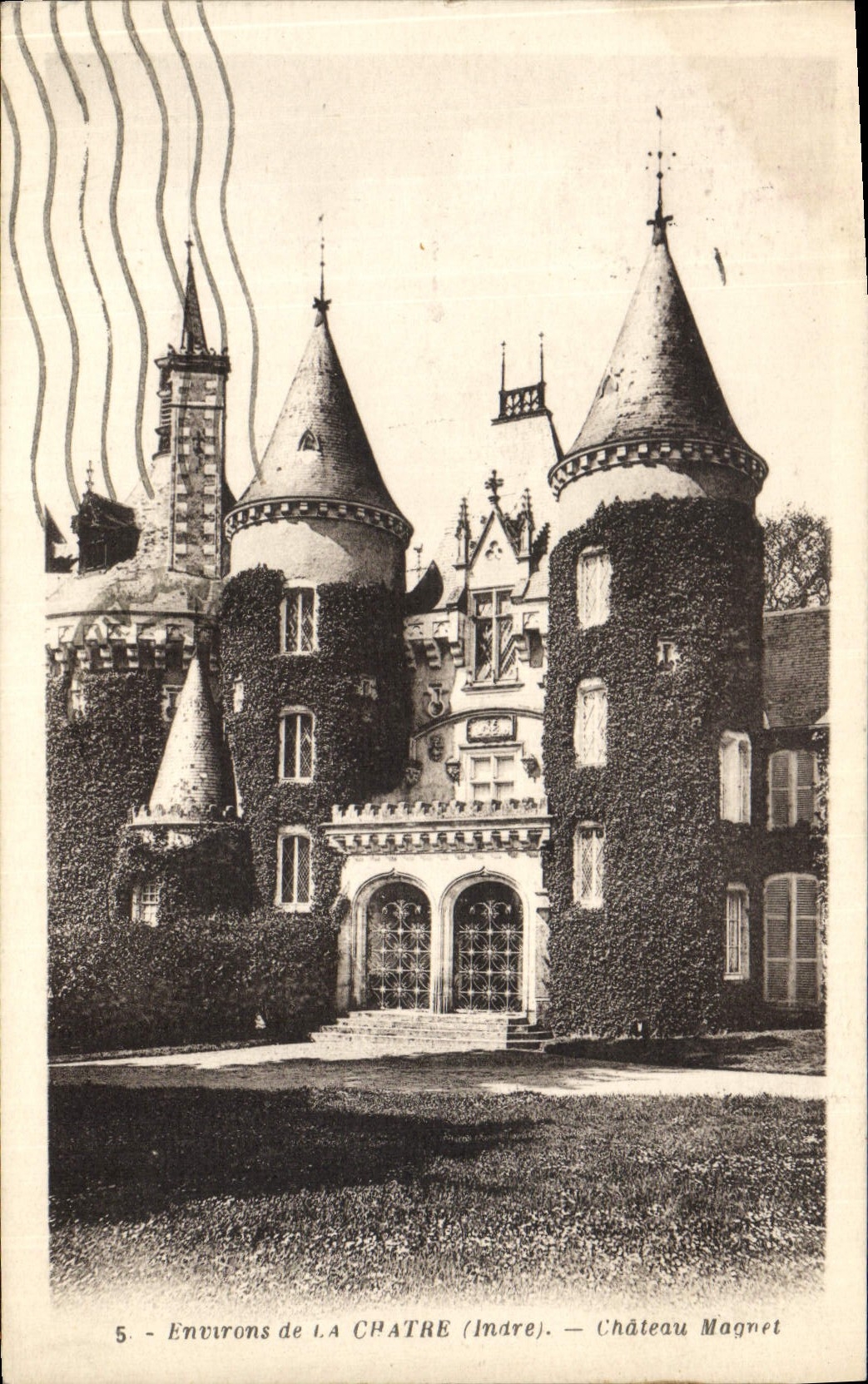 Alrededores de la POSTAL de la VENDIMIA del castillo del imán de Chatre