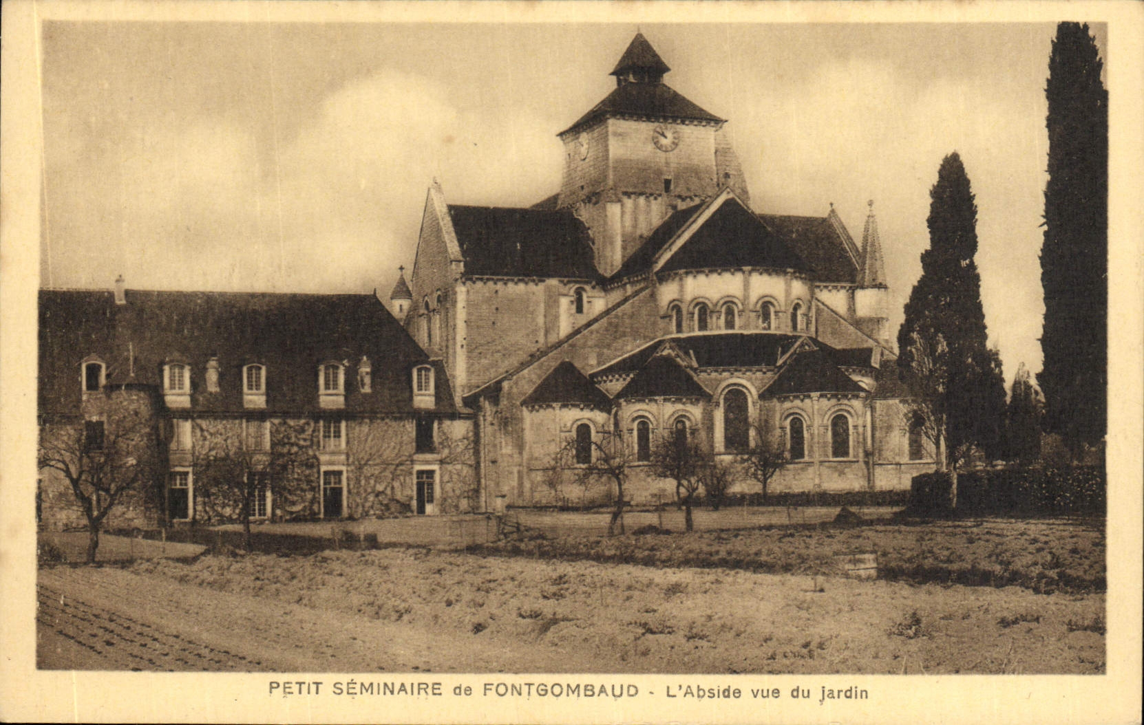 CPA Petit Seminaire De Fontgomaud L'Abside Vue Du Jardin