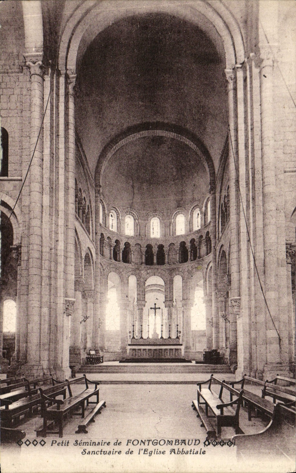 CPA Petit Seminaire De Fontgomaud Sanctuaire De l'Eglise Abbatiale