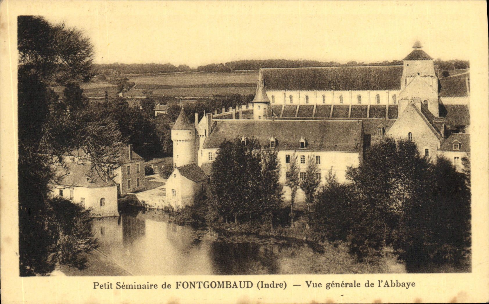CPA Petit Seminaire De Fontgomaud Vue Generale De l'Abbaye