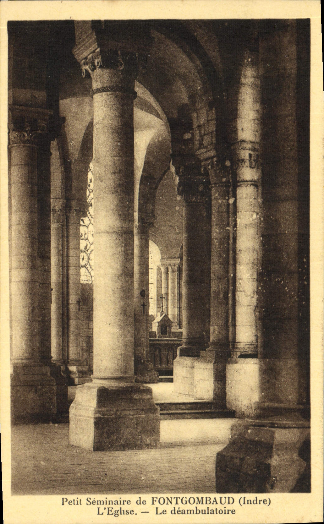 CPA Petit Seminaire De Fontgomaud L'Eglise Le Deambulatoire