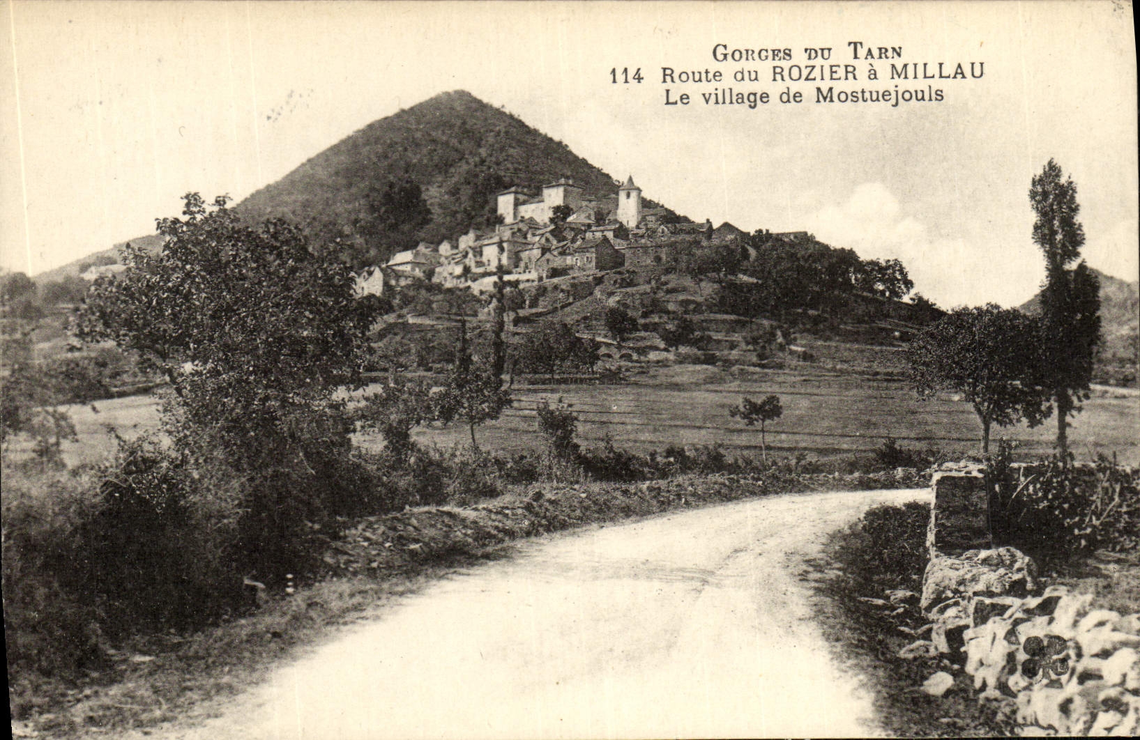 CPA Gorges De Tarn Route Du Rozier A Millau Le Village De Mostuejouls