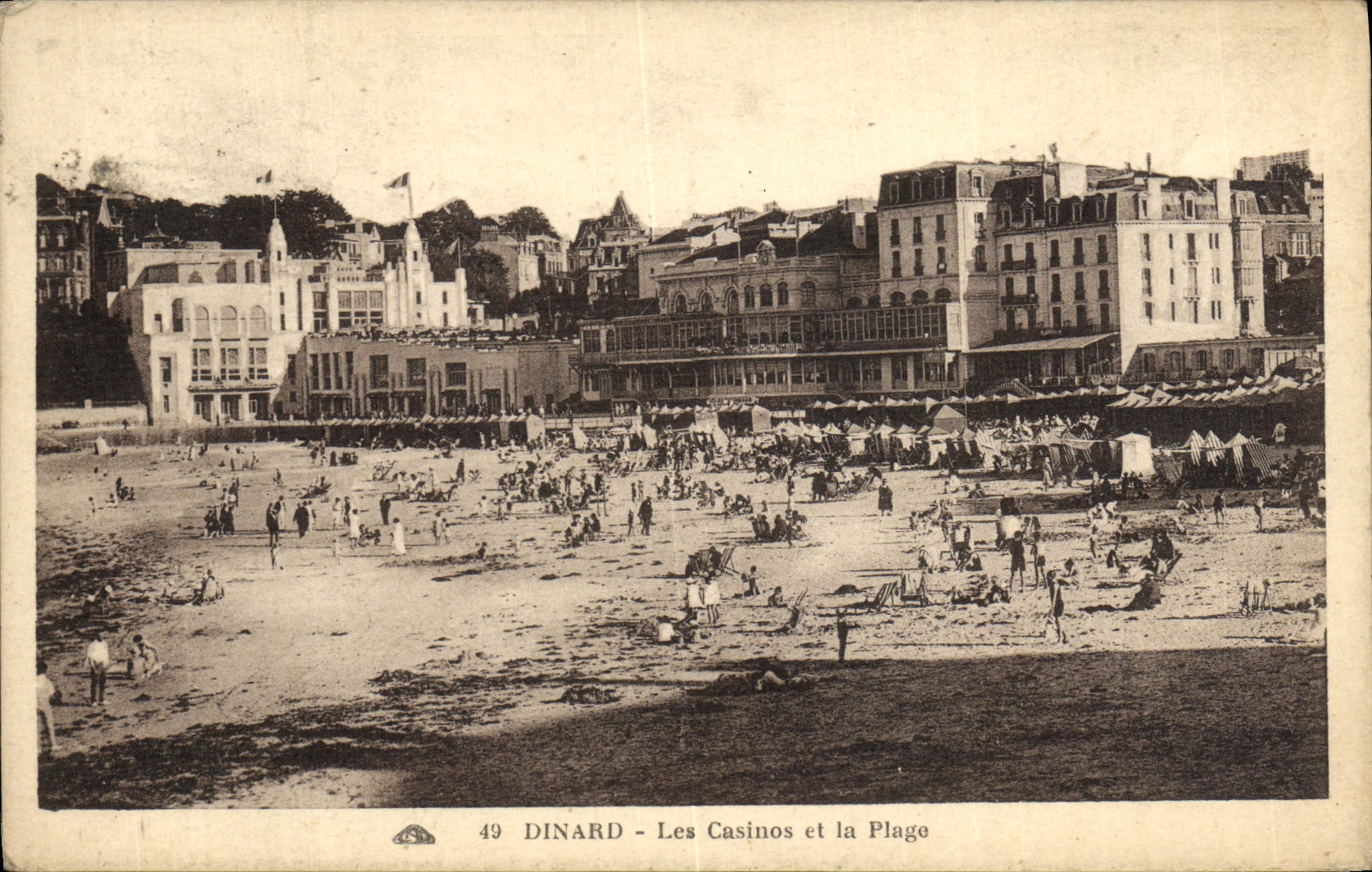 CPA Dinard Les Casinos Et La Plage