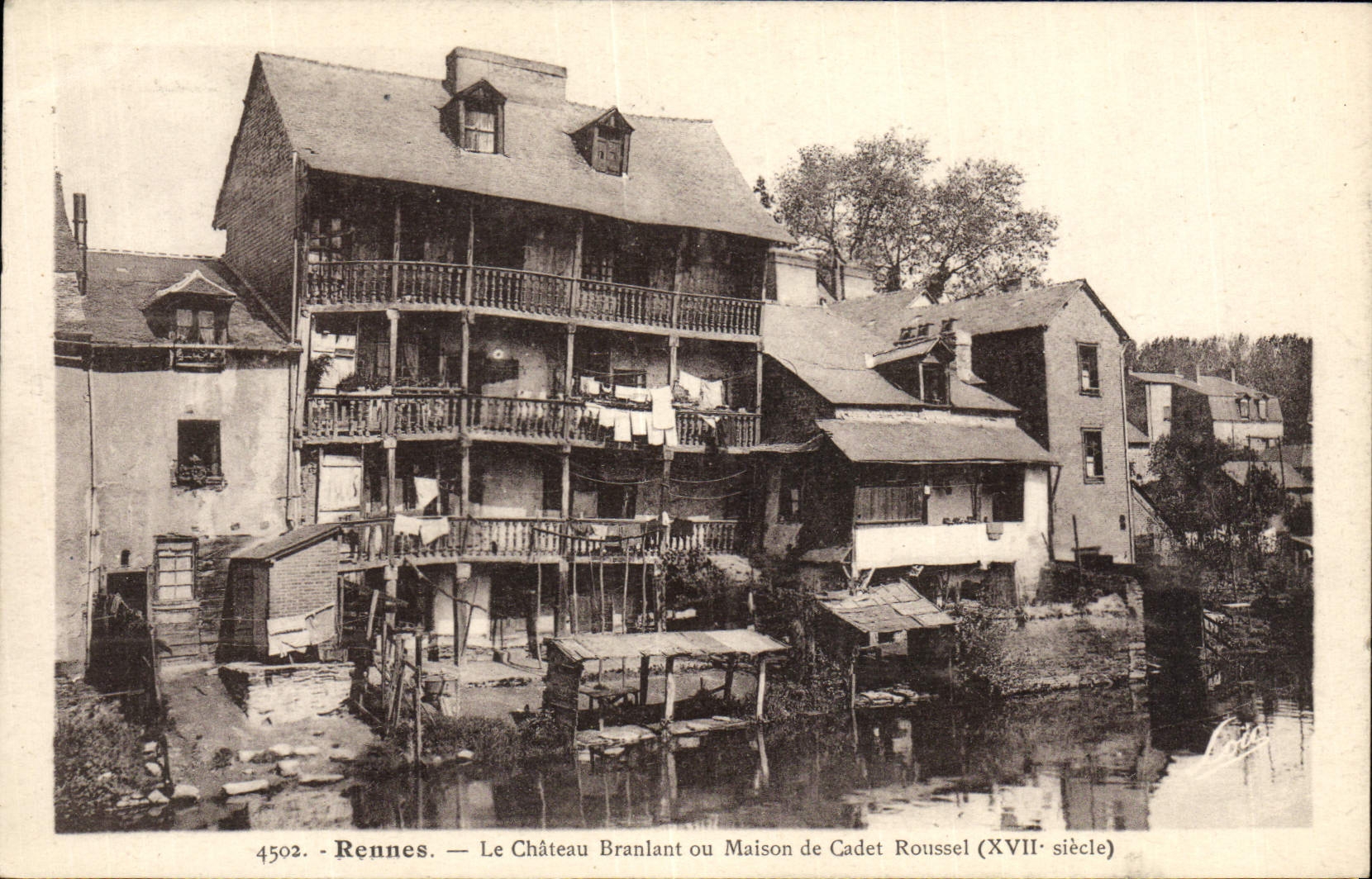 CPA Rennes Le chateau Branlant Ou Maison De Cadet Roussel